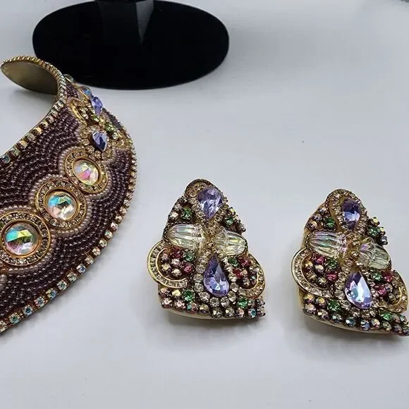 VINTAGE M&J HANSEN LAVENDER GLASS ALEXANDRITE RHINESTONE NECKLACE & EARRING SET - Picture 11 of 12